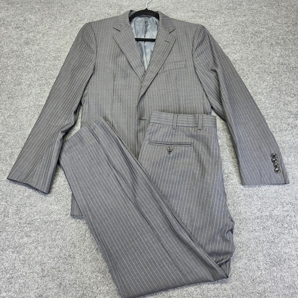 Brooks Brothers 1818 Fitzgerald Saxxon USA Gray Pinstripe Two Button Suit 40L